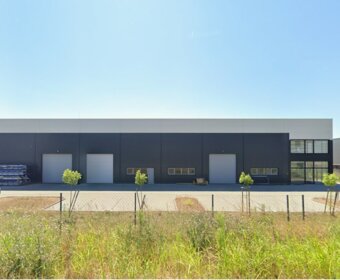 Kiadó csarnok - Málna u.