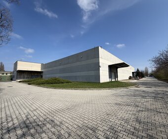 Vámszabad raktár irodákkal kiadó - Mártírok út