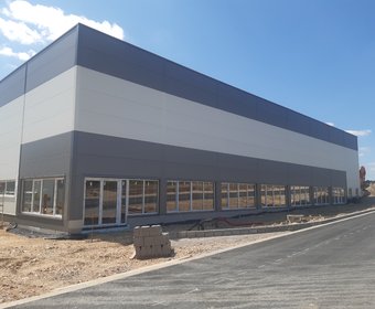 Kiadó ipari csarnok - V1